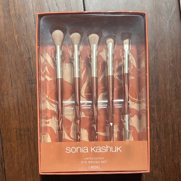 Sonia Kashuk Other - Sonia Kashuk Limited Edition Eye Brush Set - 5 pc
U